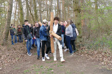 Ökumenischer Jugendkreuzweg in Naumburg (Foto: Karl-Franz Thiede)